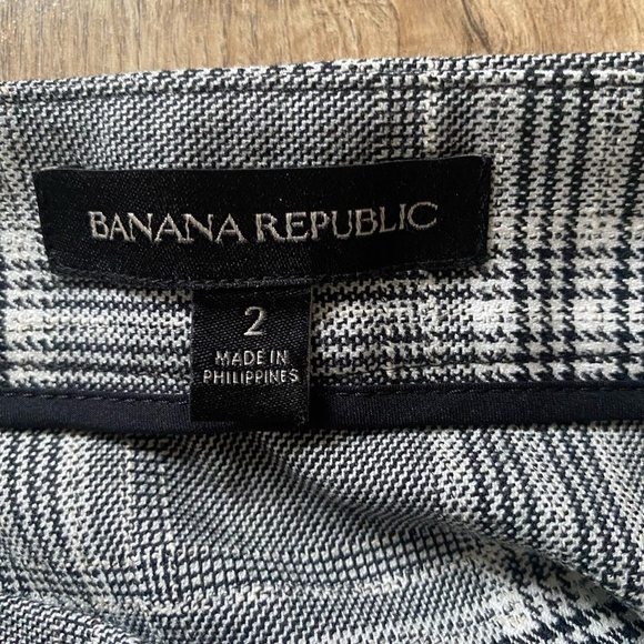 Banana Republic - grey/black/white plaid mini skirt - Picture 3 of 8